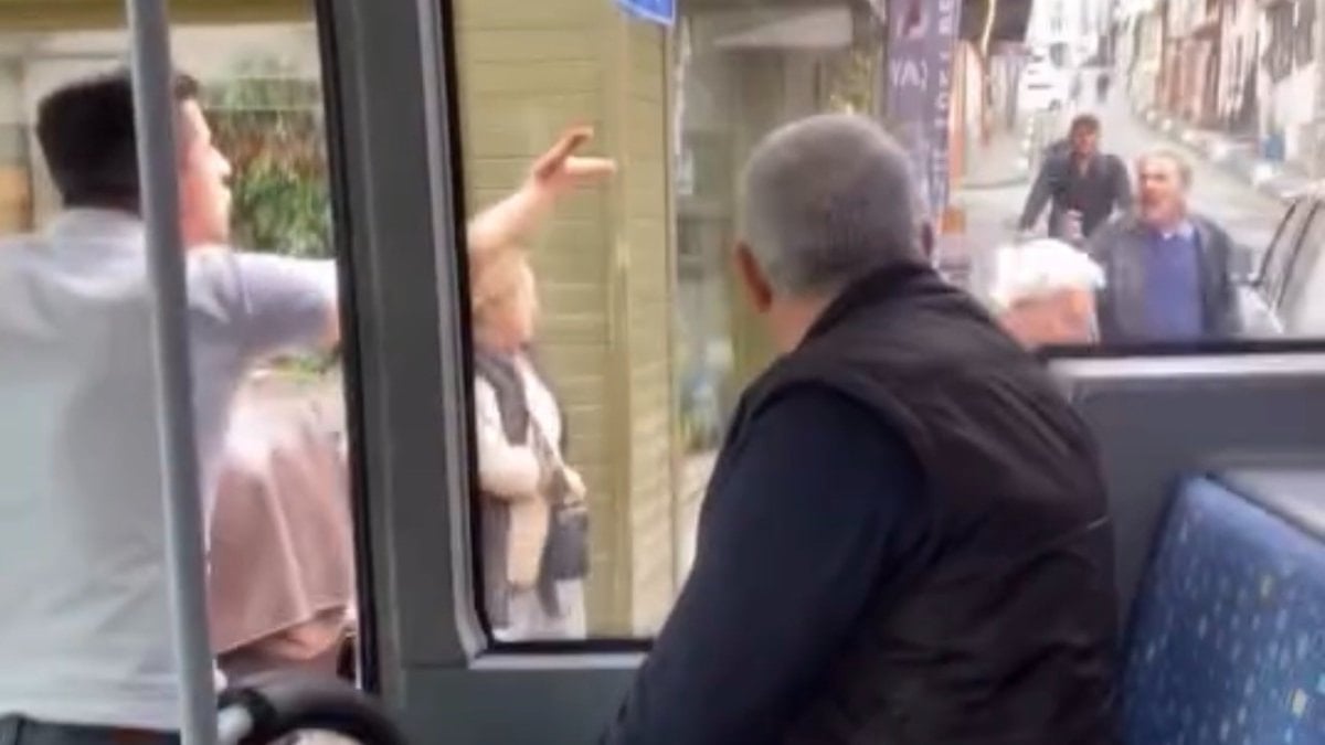 Bursa'da trafikte baltalı kavga: Otobüs şoförüne saldırdı