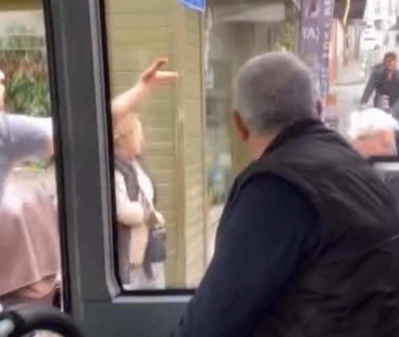 Bursa'da trafikte baltalı kavga: Otobüs şoförüne saldırdı