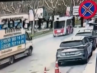 İstanbul'da 5 kişinin yaralandığı dolmuş kazası kamerada