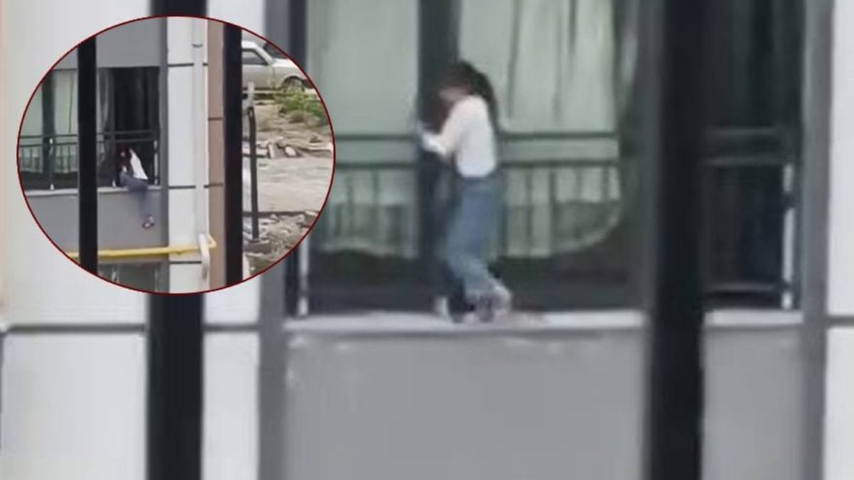 Hatay'da çocuğun tehlikeli oynu kamerada: Camdan çıkarak korkuluklarda gezindi