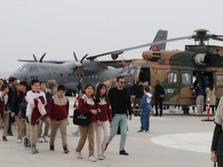 Konya’da 23 Nisan gökyüzünde kutlandı: Çocuklar Jet Üssünde unutulmaz gün yaşadı