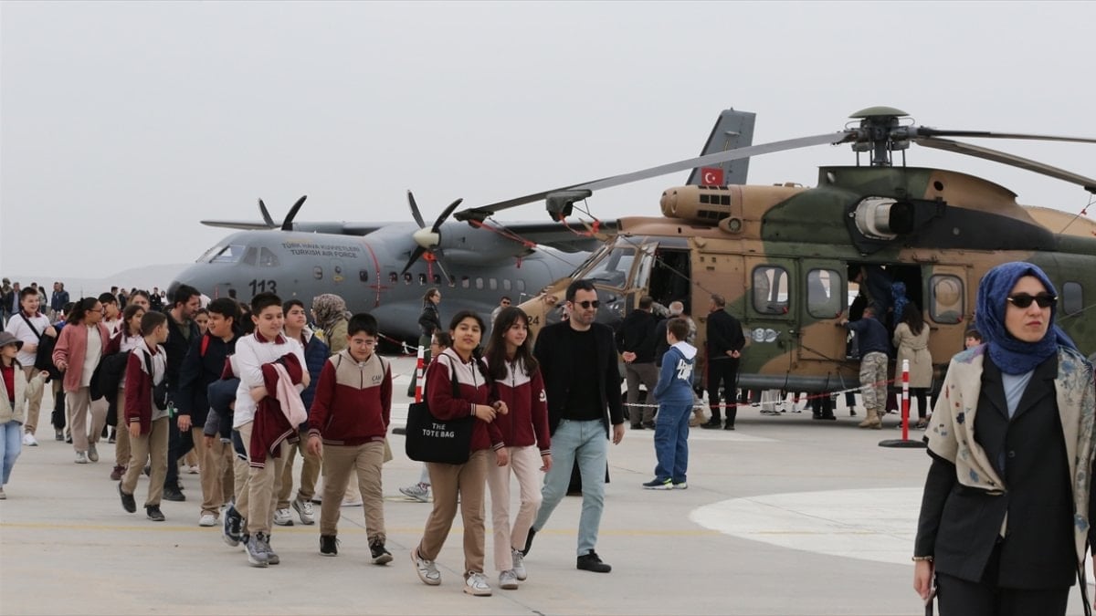 Konya’da 23 Nisan gökyüzünde kutlandı: Çocuklar Jet Üssünde unutulmaz gün yaşadı