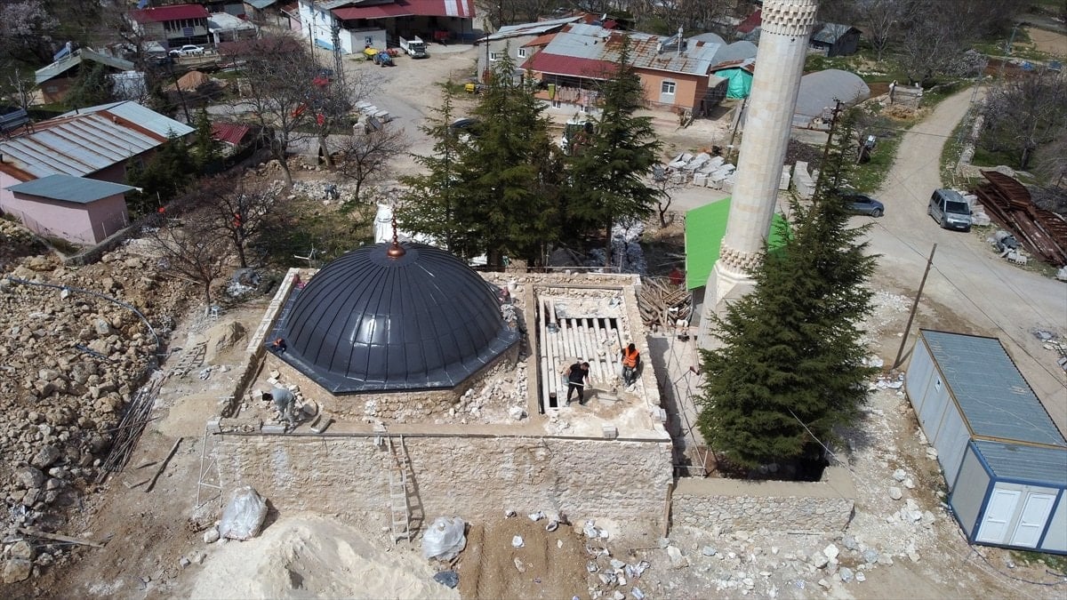 Darende’de deprem izleri siliniyor: Tarihi camiler aslına uygun şekilde yenileniyor