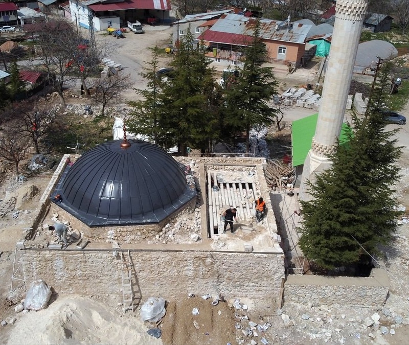 Darende’de deprem izleri siliniyor: Tarihi camiler aslına uygun şekilde yenileniyor