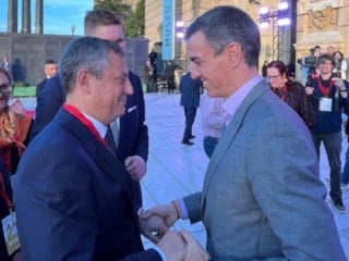 Özgür Özel'in Pedro Sanchez hayranlığını paylaşan Şirin Payzın, alay konusu oldu