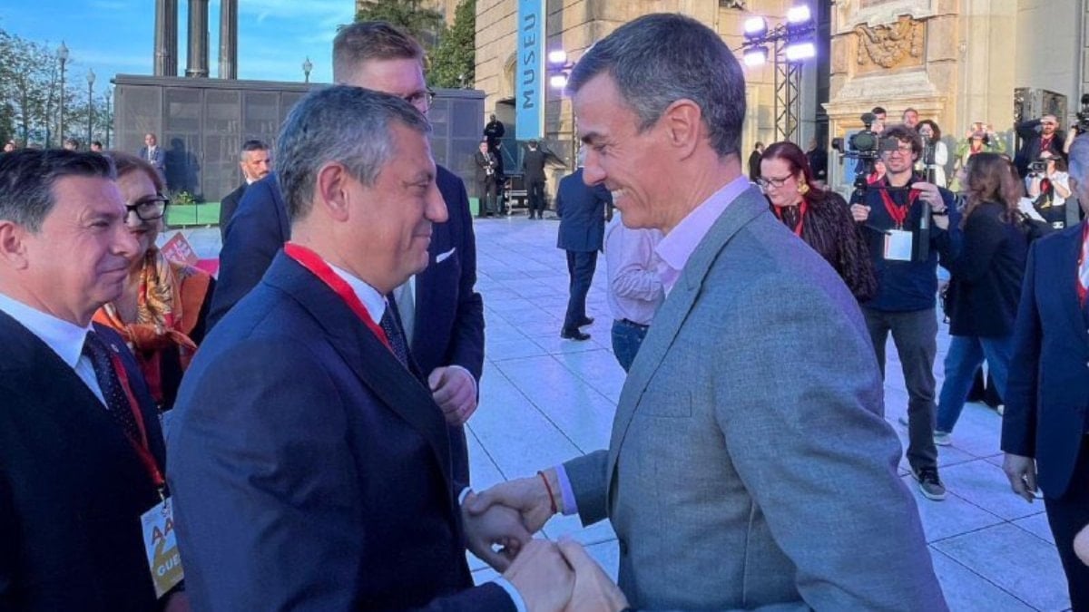 Özgür Özel'in Pedro Sanchez hayranlığı