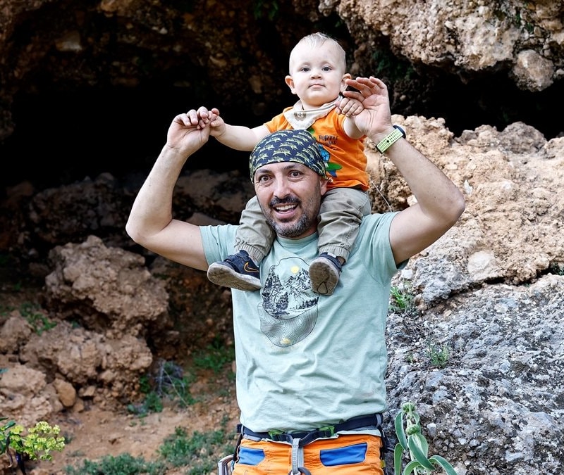 Antalya'da dağcı çift bebekleriyle beraber 6 zirveye tırmandı