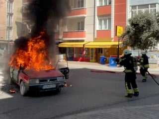 Tekirdağ'da alev alan LPG'li otomobil kullanılamaz hale geldi