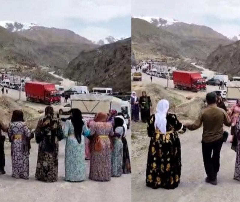 Hakkari'de heyelan yolu kapattı, nişan konvoyu halayla moral buldu