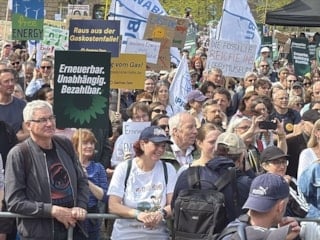 Almanya'da vatandaşlar hükümetin enerji politikalarını protesto etti