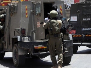 İsrailliler Batı Şeria'da yaşlı bir kadını darbetti