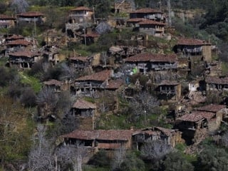 İzmir'de göçle boşalan hayalet köy, yeniden canlanacak