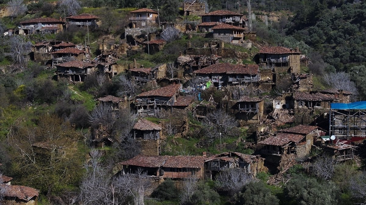 İzmir'de göçle boşalan hayalet köy, yeniden canlanacak