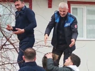 Erzurum'da kedi kurtama operasyonu