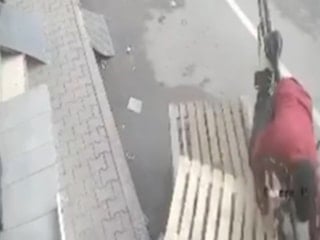 Adana'da motosiklet sürücüsü ölümden döndü