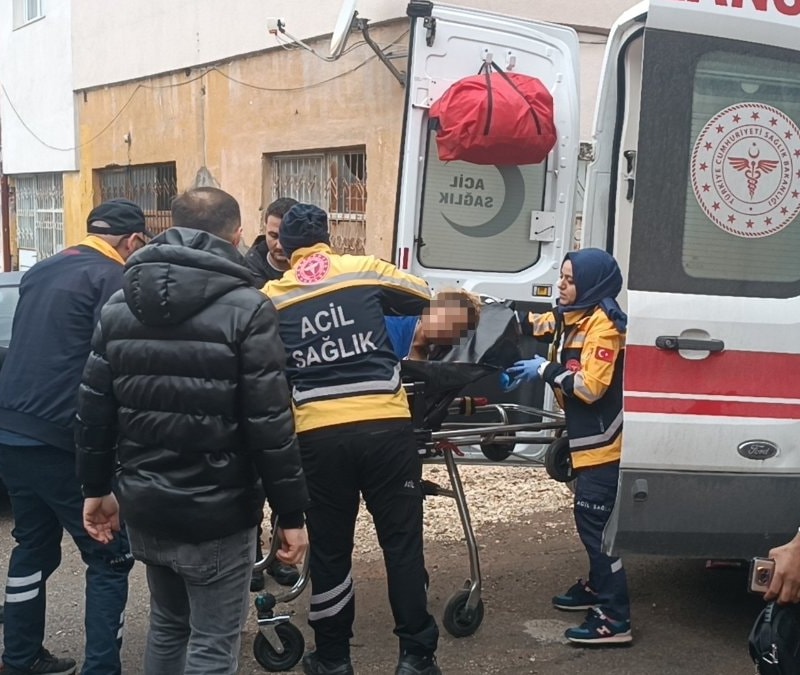 Sivas'ta eşini dört yerinden bıçaklayıp eve kilitledi