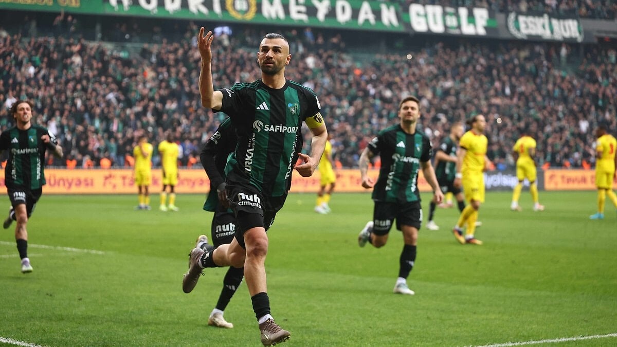 Serdar Dursun'dan minik taraftara jest