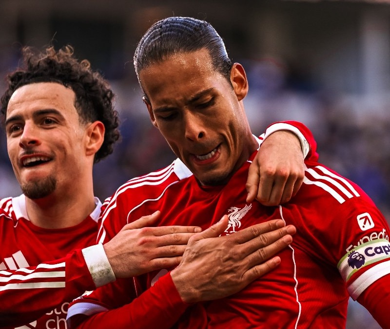 Liverpool, Everton'ı son dakikada devirdi