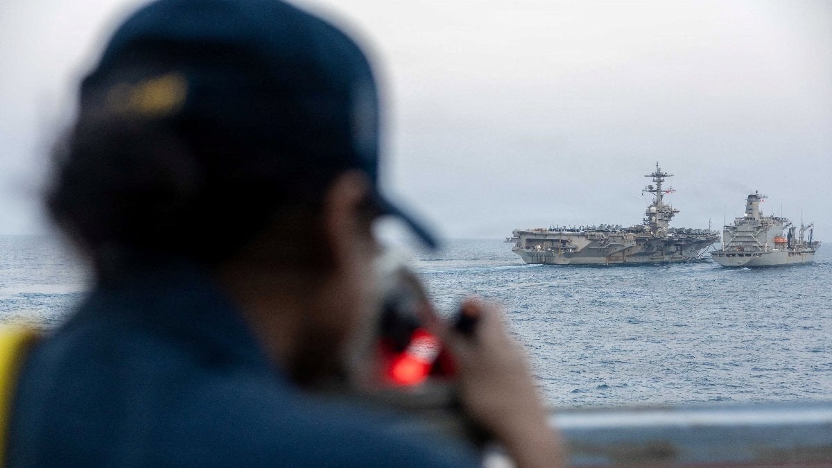 Donald Trump, Hürmüz'de İran'a ait kargo gemisini vurduklarını duyurdu