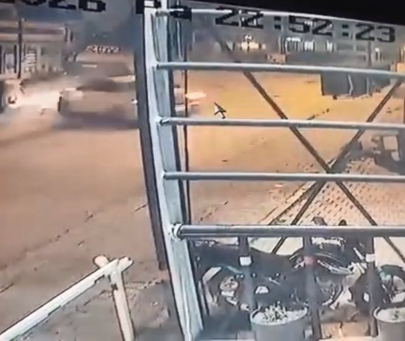 Elazığ’da 4 kişinin yaralandığı kaza kameraya yansıdı