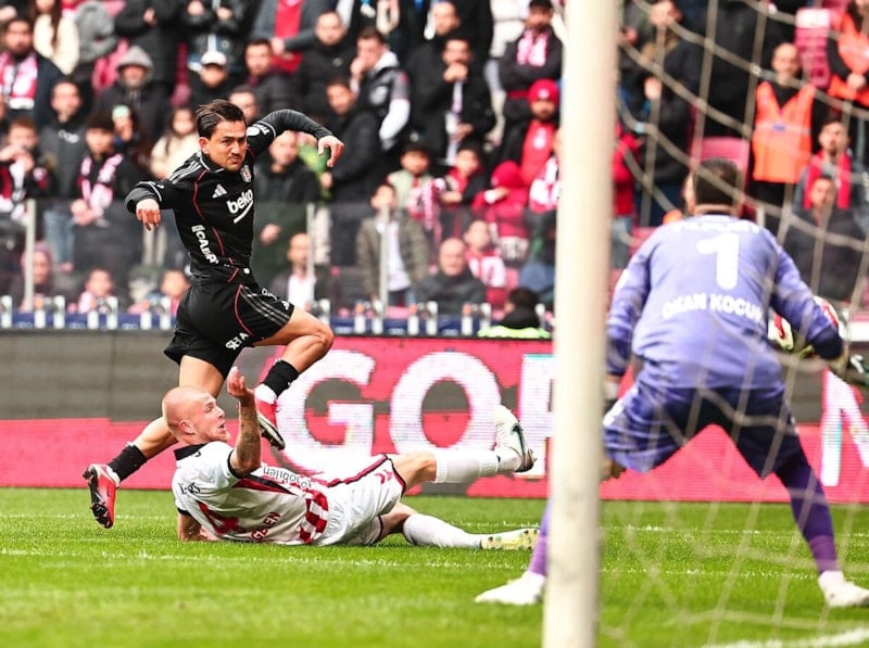 69e5c945436aa859__w1200xh896 Cengiz Ünder istatistiklerde dibi gördü!