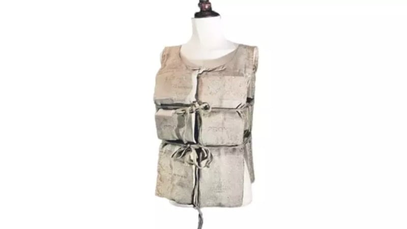 Titanik kazasından kurtulan yolcunun can yeleği 906 bin dolara satıldı