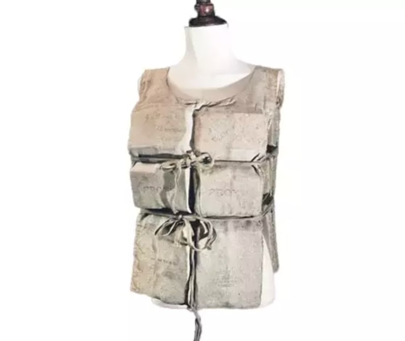 Titanik kazasından kurtulan yolcunun can yeleği 906 bin dolara satıldı