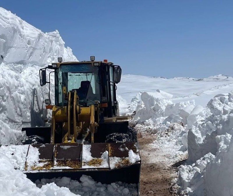 Erzurum'da 5 metreyi bulan karla mücadele
