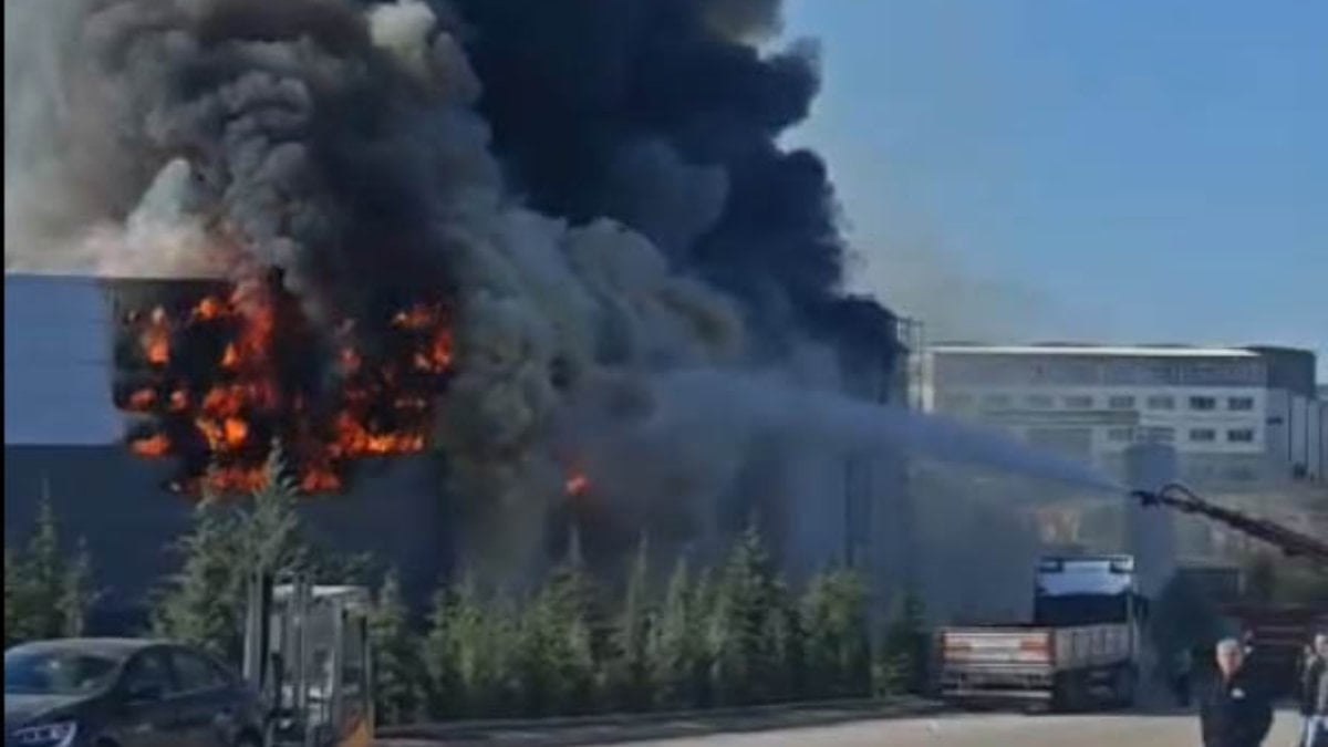 Ankara'da boya fabrikasında korkutan yangın