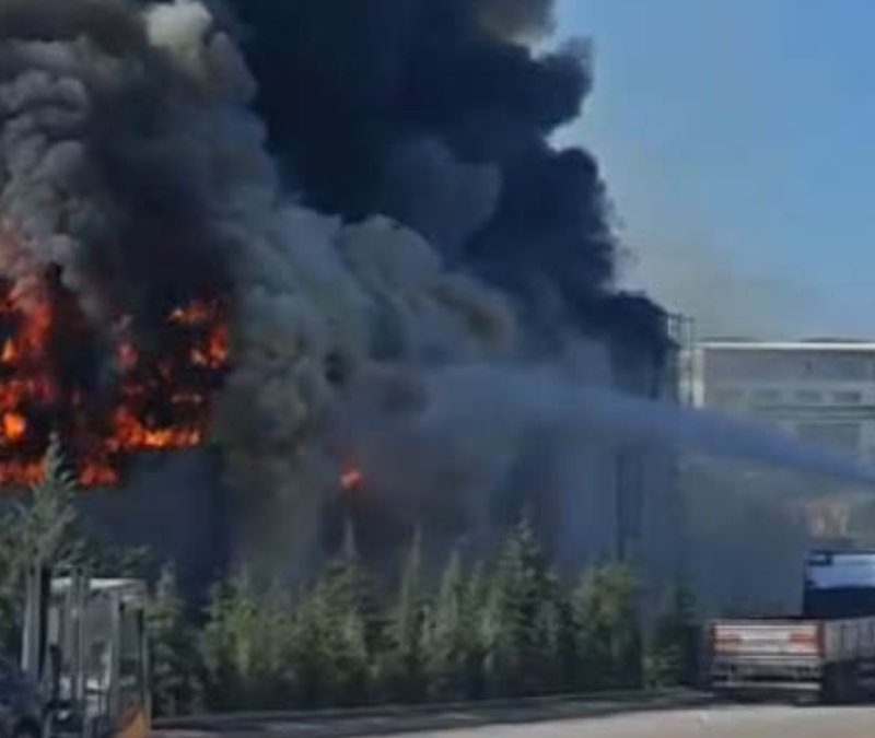 Ankara'da boya fabrikasında korkutan yangın