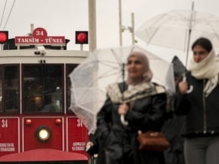 İstanbul Valiliği'nden şiddetli yağış uyarısı: Sıcaklık düşüşe geçiyor