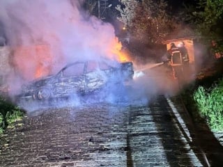 Edirne'de park halindeki otomobil alev aldı