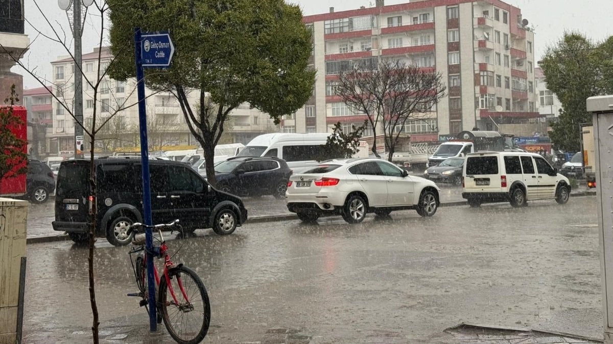 Iğdır’da 5 dakikalık sağanak, kenti suya boğdu