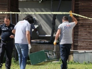 Antalya'da kötü kokudan şüphelenip baktılar: Tanınmayacak halde ceset çıktı