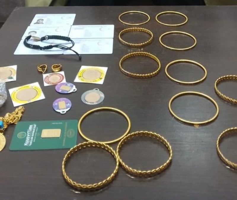 Diyarbakır’da otobüste unutulan altın dolu çanta, sahibine teslim edildi