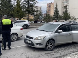 Kayseri'de dedesinin otomobiliyle gezerken uygulamaya takıldı: Ehliyetsiz çıktı