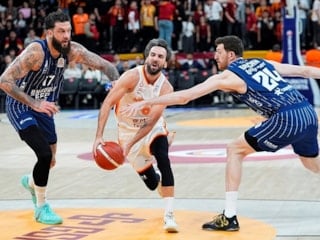 Anadolu Efes, Galatasaray karşısında kazandı