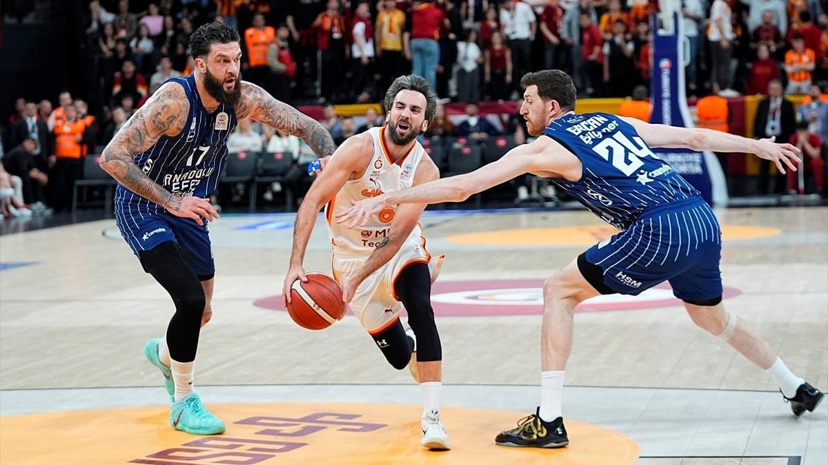 Anadolu Efes, Galatasaray karşısında kazandı