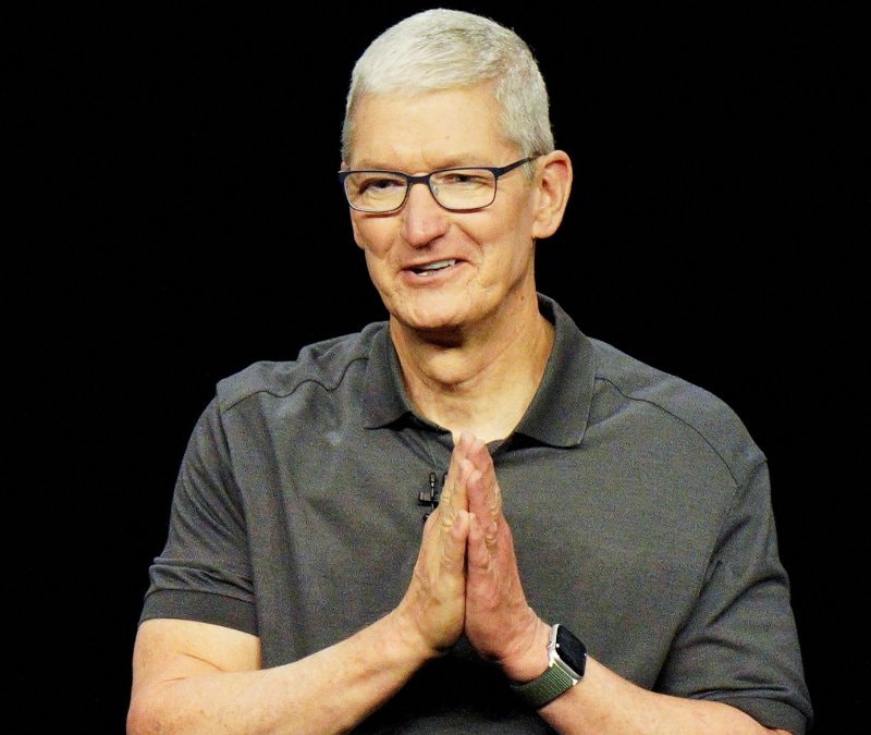 Apple CEO'su Tim Cook görevinden ayrılıyor