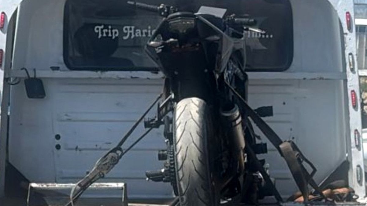 İstanbul'da motosikletiyle çevreye rahatsız verdi