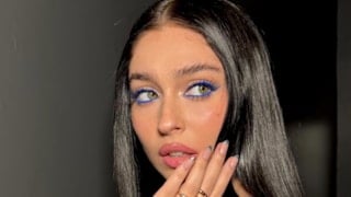 Cemre Baysel'den yeni kareler! Minili pozlarına beğeni yağdı