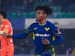 İtalya'da şaşkına çeviren olay: Yıldız oyuncu taraftarla yumruk yumruğa kavga etti!