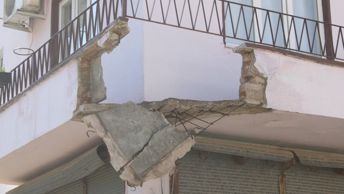 Aydın’da balkon faciası: 5 metreden düşen 2 kişi yaralandı