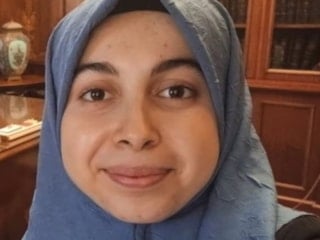 Adana'da yolda yürürken can verdi