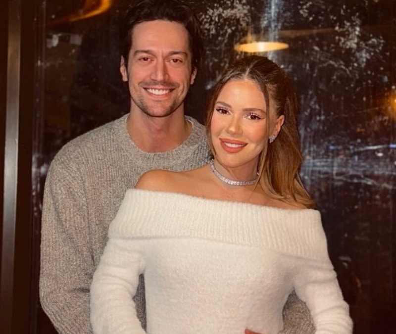 Bebek bekliyorlar! Feyyaz Şerifoğlu ve Merve Dinçkol'dan aile pozu