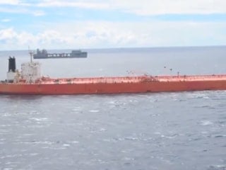 ABD, "devletsiz ve yaptırım uygulanan" M/T Tifani gemisine baskın düzenledi