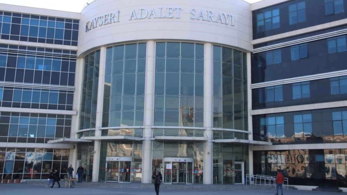 Kayseri'de 18 yıl hapis cezası alan kadın mahkeme salonunda ağladı