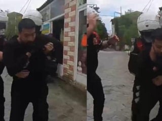 Mersin'de boğazına şeker kaçan motorcuyu polislerin Heimlich manevrası kurtardı