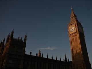 İngiltere'den tarihi sigara kararı: 2009 sonrası doğanlara ömür boyu satış yasağı