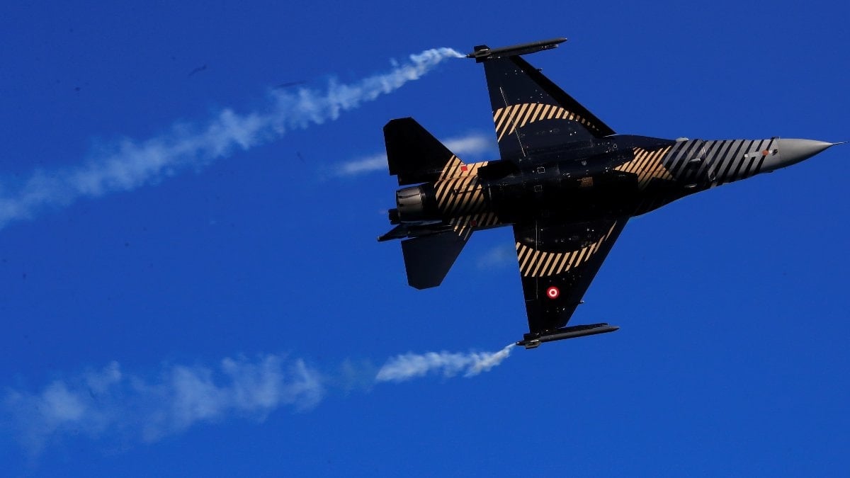 SOLOTÜRK, 23 Nisan gösterileri öncesi prova yaptı